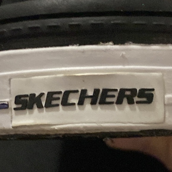 SKECHERS KIDS SIZE 13 BLACK SLIP ON SHOES CLEAN LIKE NEW  EXCELLENT CONDITION - Picture 2 of 11